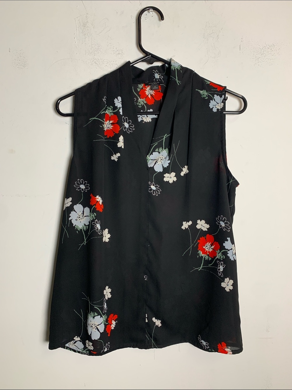 Ann Taylor Black Sleeveless Floral V-Neck Camisole